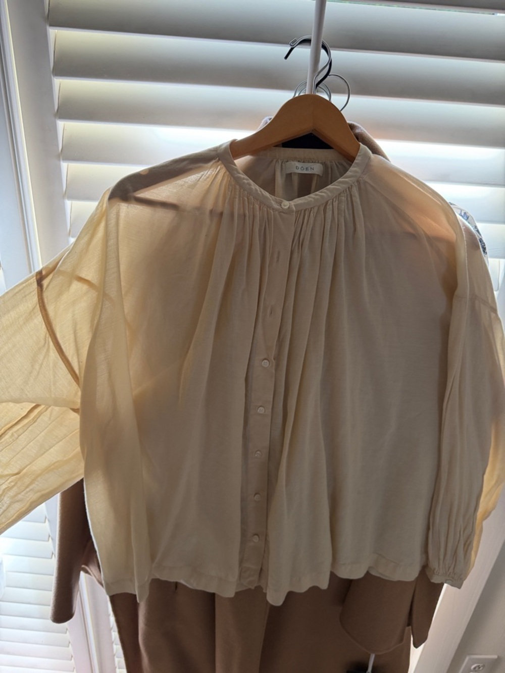 Doen Cream Sheer Gathered Button-Front Blouse